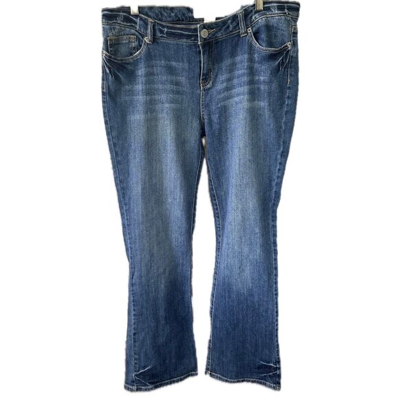 O'Neill Junior's Medium Wash Light Distressed Factory Faded Boot Leg Jeans 13 - Picture 1 of 7